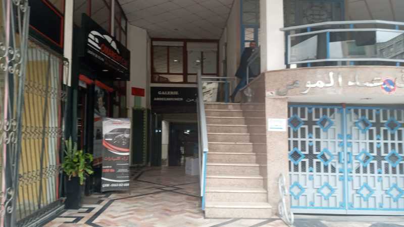 Bureau/Local commercial à louer Abdelmoumen en face du tram